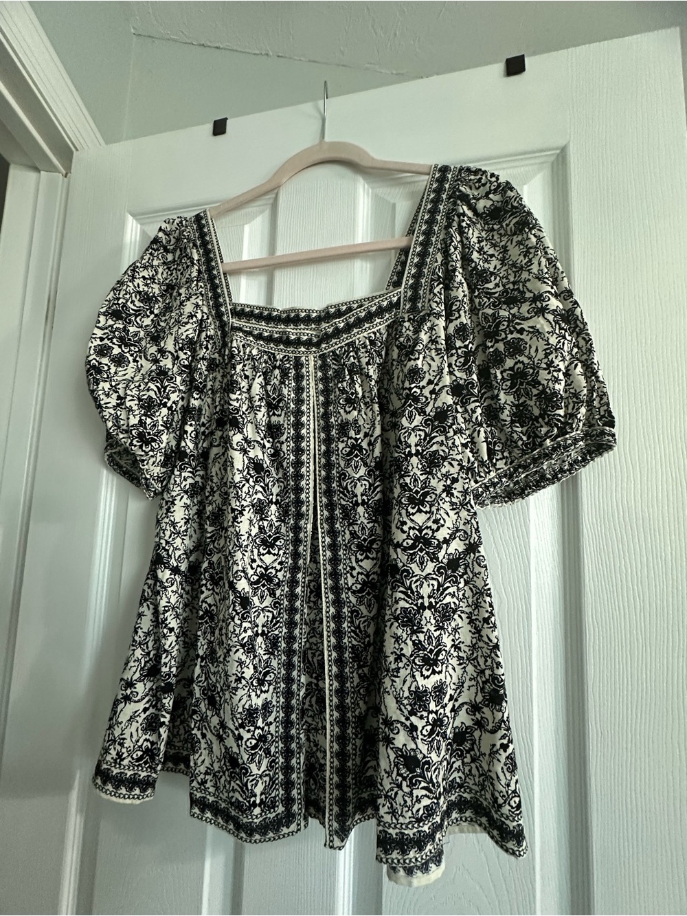 Max Studio Black & White Floral Square-Neck Puff Sleeve Tunic